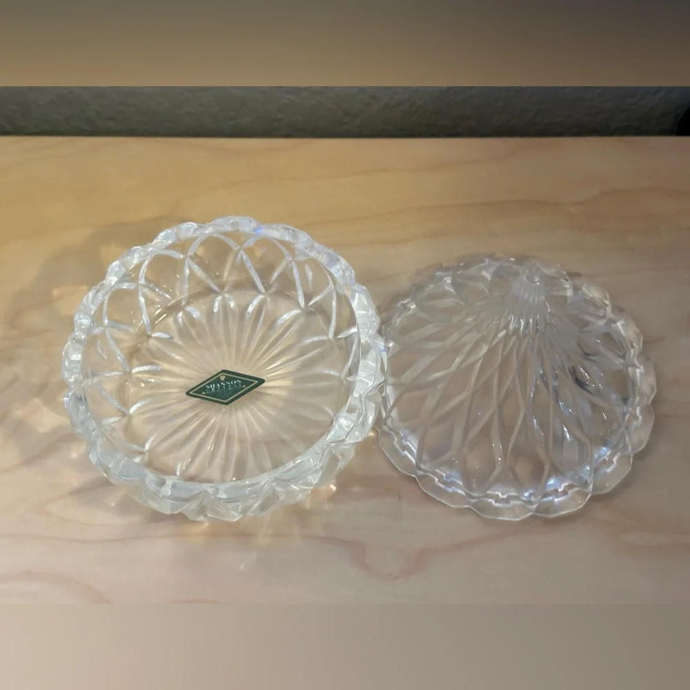 🍫 Shannon Crystal Hershey Shaped Candy Dish - Picture 2 of 8